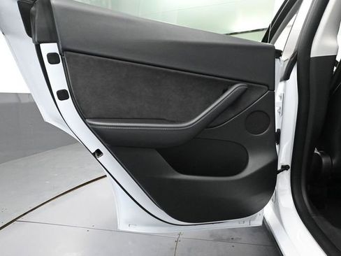 Used 2022 Tesla Model Y Long Range image 29