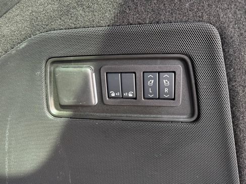 Used 2025 Cadillac Escalade ESV Sport AWD/4WD image 33