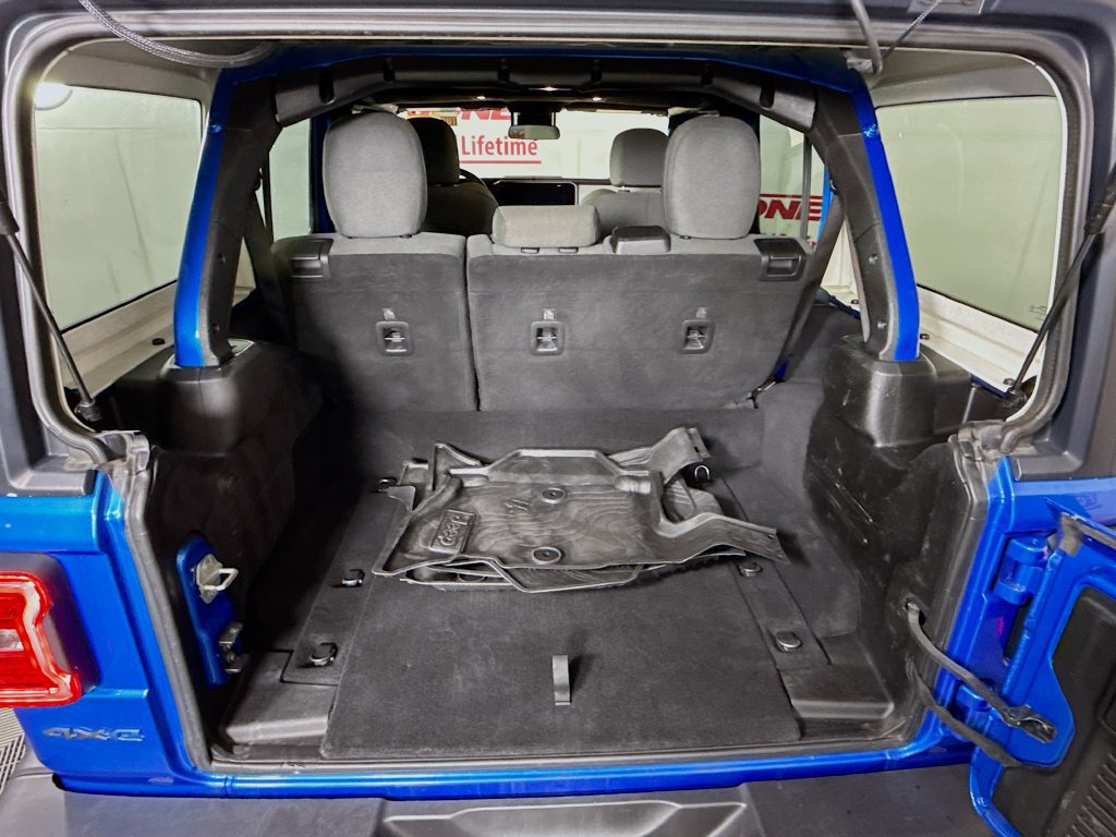 Used 2024 Jeep Wrangler Unlimited w/ Convenience Group AWD/4WD image 27