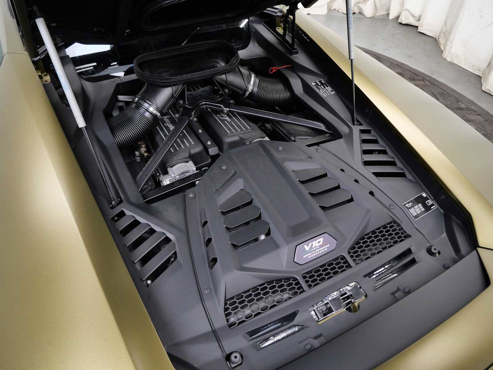 Used 2024 Lamborghini Huracan Sterrato AWD/4WD image 32