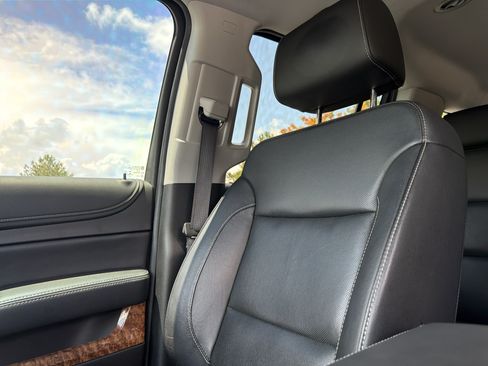 Used 2019 Chevrolet Suburban Premier AWD/4WD image 24