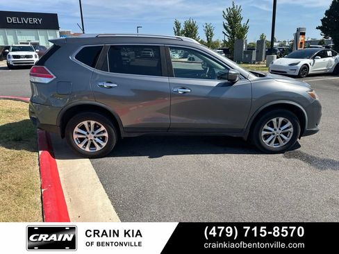 Used 2016 Nissan Rogue SV AWD/4WD image 3