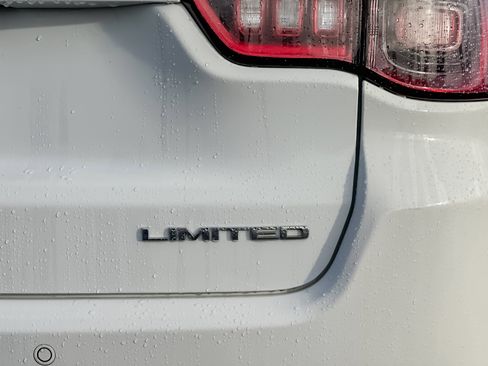 Used 2023 Jeep Compass Limited image 27