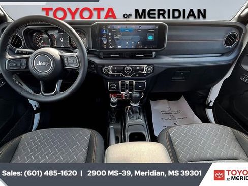 Used 2025 Jeep Gladiator Mojave image 13