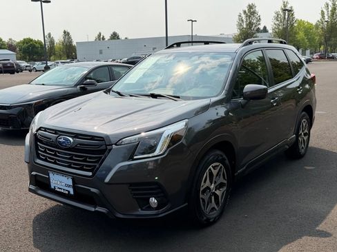 Used 2022 Subaru Forester Premium AWD/4WD image 4