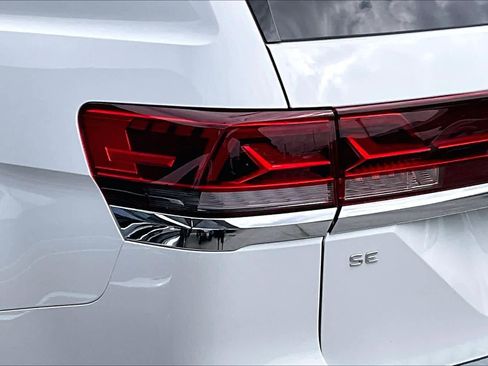 Used 2024 Volkswagen Atlas SE FWD image 25