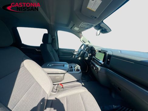 Used 2025 Chevrolet Silverado 1500 LT AWD/4WD image 38