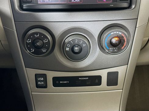 Used 2013 Toyota Corolla LE image 21