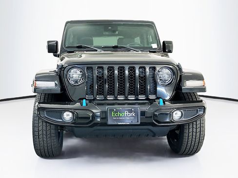 Used 2021 Jeep Wrangler Unlimited Sahara image 2
