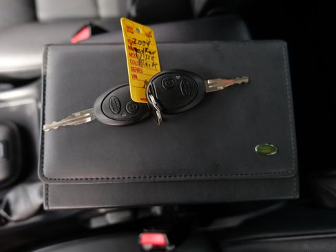 Used 2004 Land Rover Discovery SE image 30