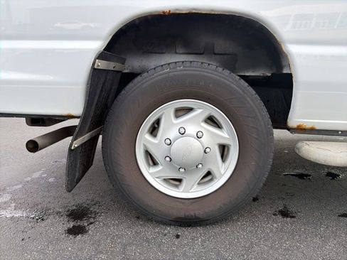 Used 2014 Ford E-250 and Econoline 250 w/ Power Group image 24