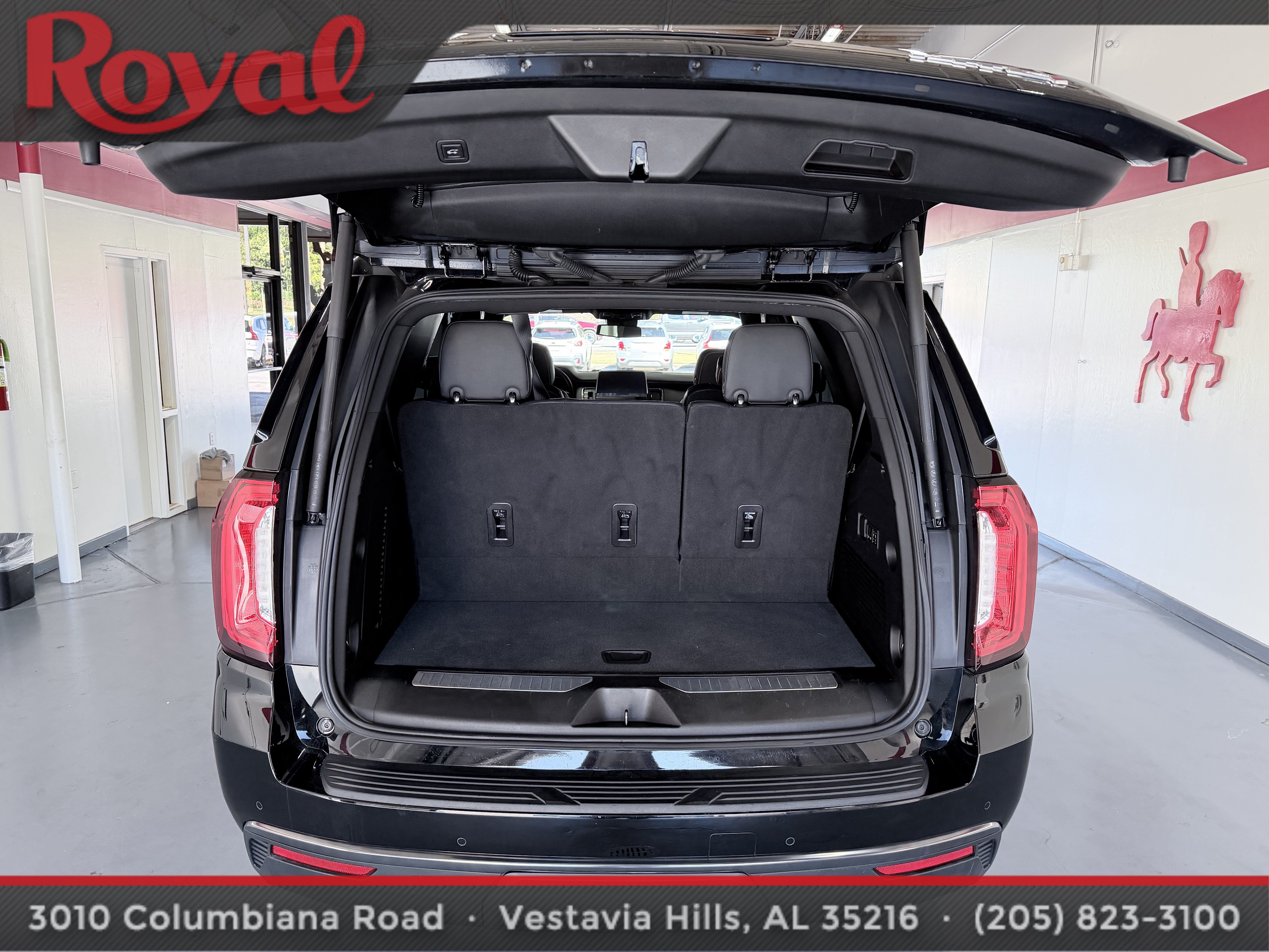 Used 2023 GMC Yukon AT4 w/ AT4 Premium Package AWD/4WD image 6