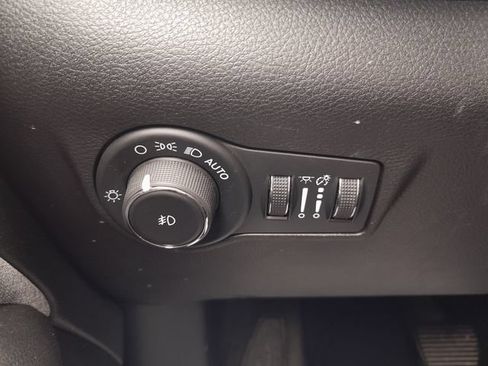 Used 2024 Jeep Compass Latitude AWD/4WD image 18