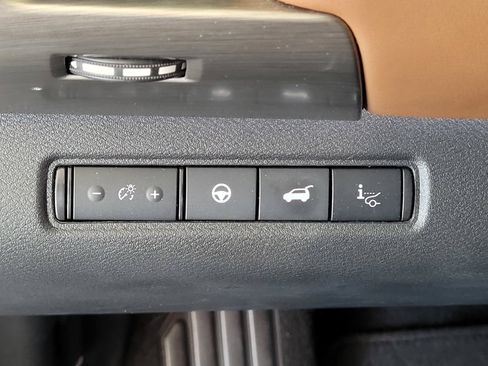Certified 2025 Nissan Pathfinder Platinum AWD/4WD image 8