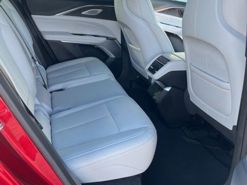 Used 2024 Cadillac Lyriq Luxury image 9