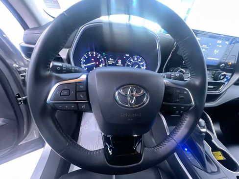 Used 2020 Toyota Highlander XLE image 15