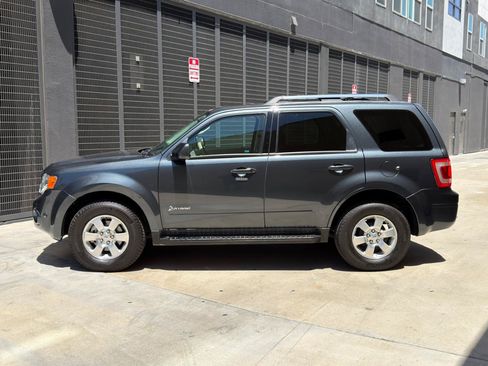 Used 2010 Ford Escape Limited FWD image 9