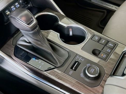 Used 2023 Toyota Highlander Limited image 19