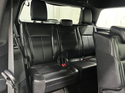 Used 2021 Ford Expedition XLT image 32