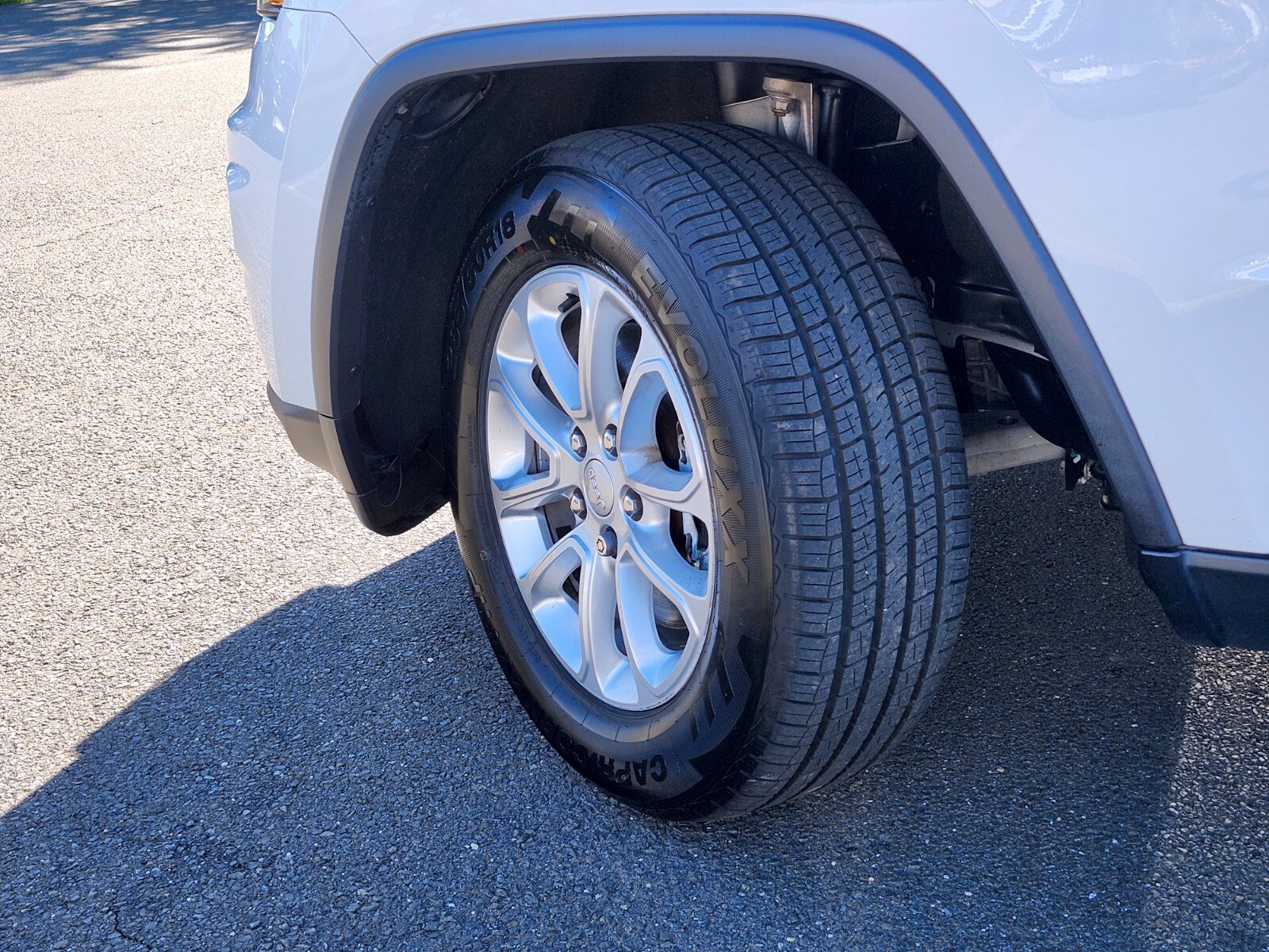 Used 2021 Jeep Grand Cherokee Laredo X AWD/4WD image 30