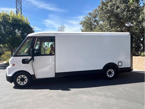 Used 2025 Chevrolet Brightdrop 600 w/ Power Door Package FWD image 2
