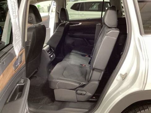 Used 2024 Volkswagen Atlas SE image 12