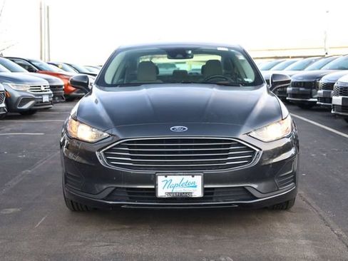 Used 2020 Ford Fusion SE image 3