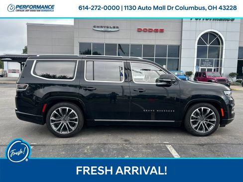 Used 2023 Jeep Grand Wagoneer Series III AWD/4WD image 3