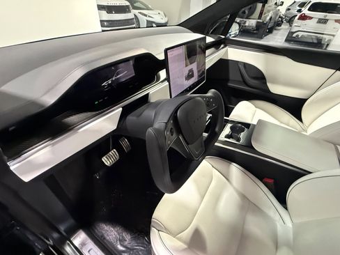 Used 2022 Tesla Model X Plaid image 32