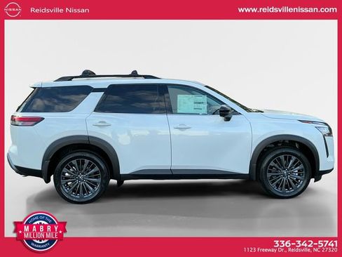 New 2026 Nissan Pathfinder SL image 6