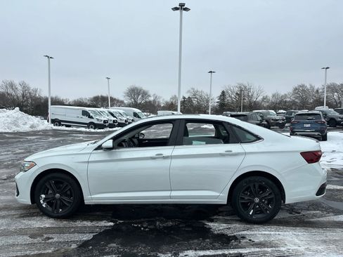Used 2024 Volkswagen Jetta SE w/ Panoramic Sunroof Package image 5