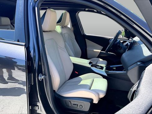 Used 2025 BMW X3 xDrive30i AWD/4WD image 9