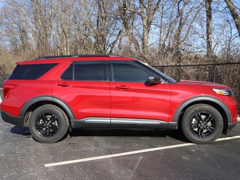 Used 2023 Ford Explorer XLT image 9