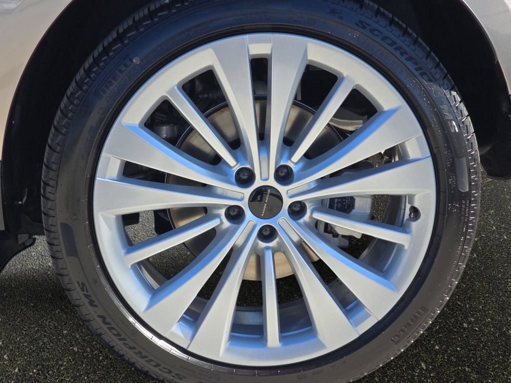 New 2026 Land Rover Range Rover Long Wheelbase SE AWD/4WD image 36