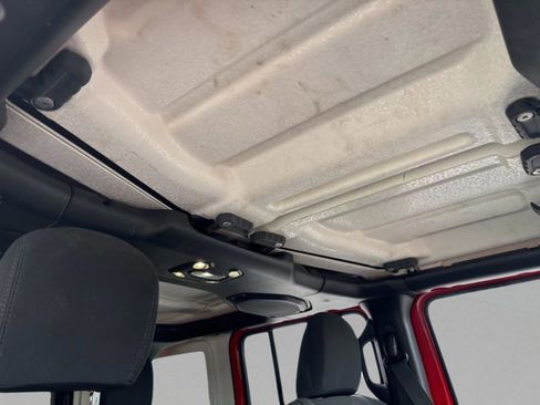 Used 2019 Jeep Wrangler Unlimited Sahara image 34