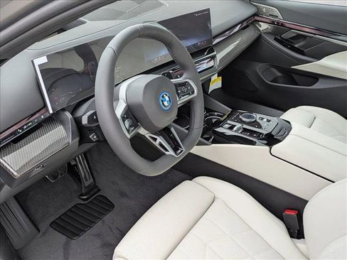 New 2027 BMW 550e xDrive AWD/4WD image 3