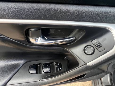 Used 2017 Nissan Altima 2.5 SL w/ Moonroof Package FWD image 10