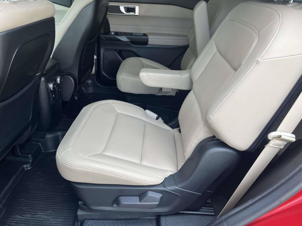Used 2020 Ford Explorer XLT w/ Equipment Group 202A AWD/4WD image 17