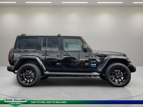 Used 2021 Jeep Wrangler Unlimited Sahara w/ Cold Weather Group AWD/4WD image 2