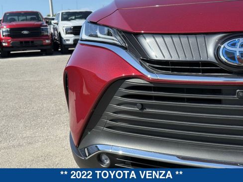 Used 2022 Toyota Venza Limited image 9