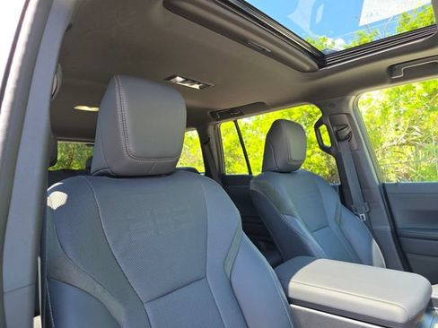 Used 2024 Lexus GX 550 AWD/4WD image 11