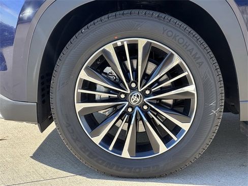 New 2024 Toyota Grand Highlander AWD Hybrid image 9