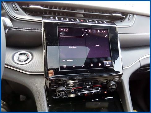 Used 2023 Jeep Grand Cherokee Altitude AWD/4WD image 16