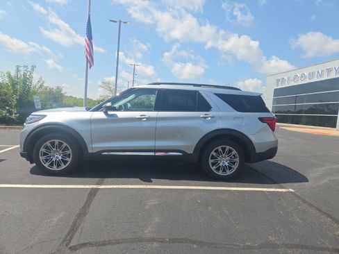 Used 2025 Ford Explorer Active w/ Active Comfort Package AWD/4WD image 4