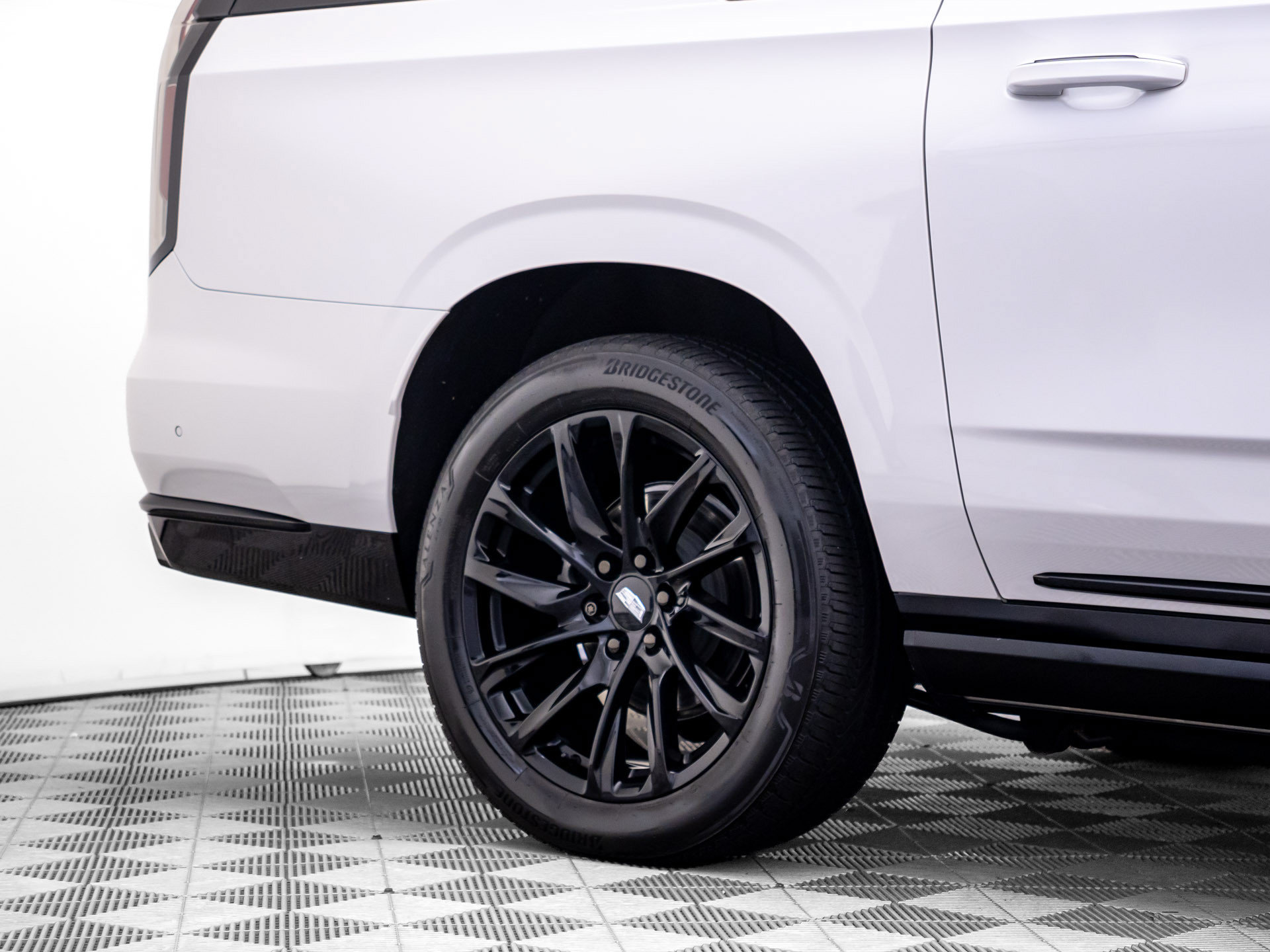 Used 2023 Cadillac Escalade ESV Sport Platinum w/ LPO, ONYX Package AWD/4WD image 38