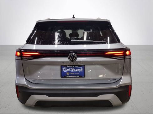 New 2026 Volkswagen Tiguan SE image 11