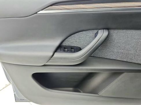 Used 2022 Tesla Model X image 37