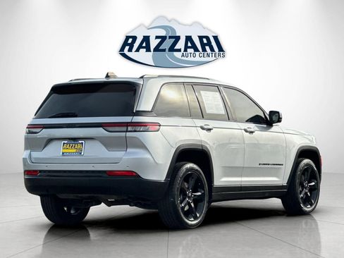 Used 2023 Jeep Grand Cherokee Altitude image 3