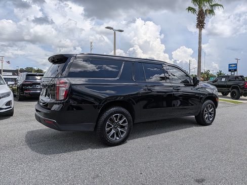 Used 2022 Chevrolet Suburban Z71 AWD/4WD image 3