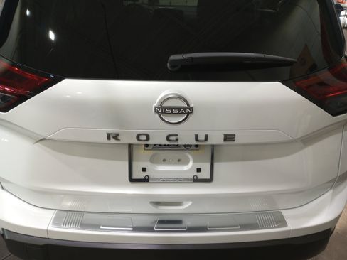 Used 2026 Nissan Rogue SV w/ Cold Weather Package FWD image 14